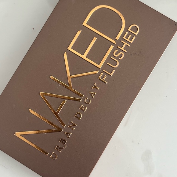Urban Decay Naked Flushed Blush Bronzer Highlighter palette. Full size - Picture 2 of 3